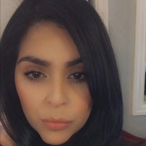 Meet your Posher, Cynthia